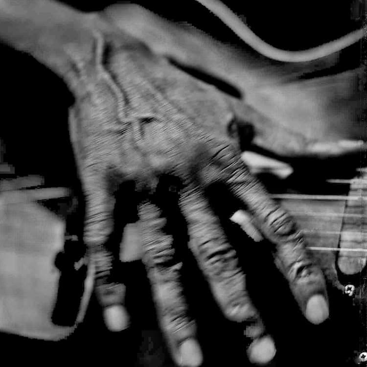 Snooks Eaglin hand playing guitar